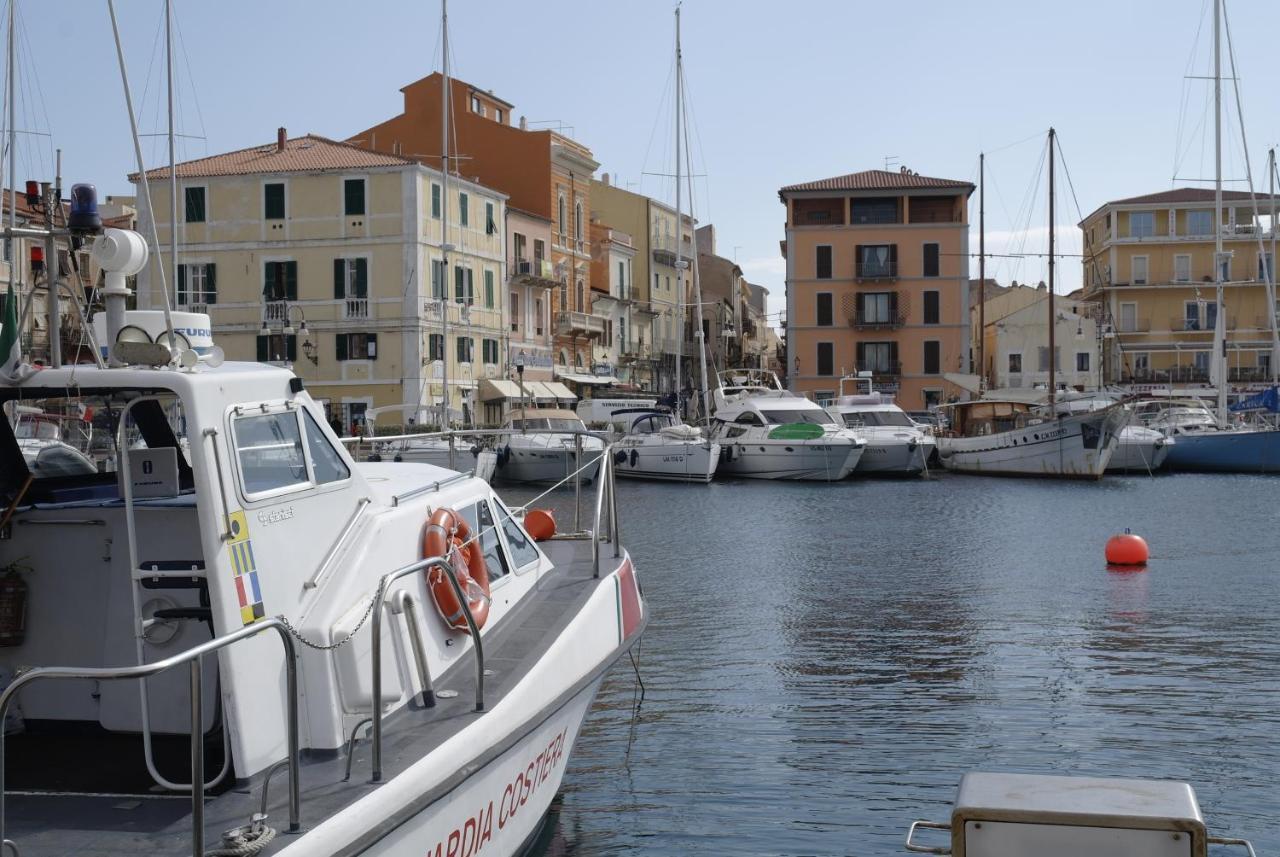 Willa A Punta Tegge Il Mare La Spiaggia Il Tramonto La Maddalena  Zewnętrze zdjęcie