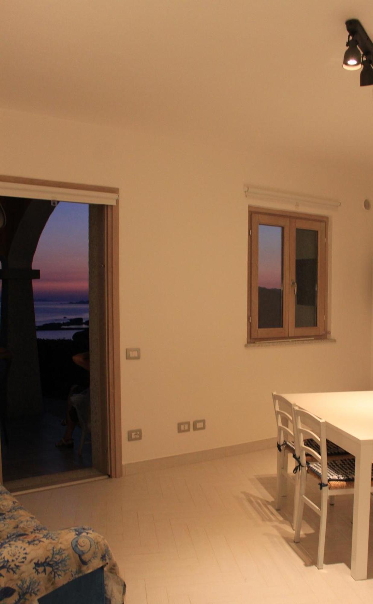 A Punta Tegge Il Mare La Spiaggia Il Tramonto La Maddalena  Zewnętrze zdjęcie