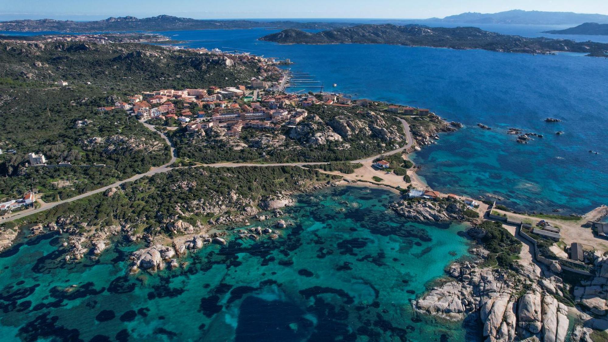 A Punta Tegge Il Mare La Spiaggia Il Tramonto La Maddalena  Zewnętrze zdjęcie